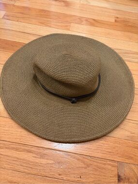 Gold Coast Sunwear Wide Brim Straw Sun Hat in Brown with Black Trim